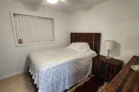 Villa ou maison à vendre à Hollywood, Floride: 3 chambres, 127.74 m2 № 2193950 - photo 17