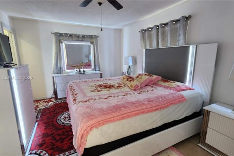 Villa ou maison à vendre à Hollywood, Floride: 3 chambres, 127.74 m2 № 2193950 - photo 21