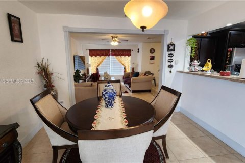 Villa ou maison à vendre à Hollywood, Floride: 3 chambres, 127.74 m2 № 2193950 - photo 7