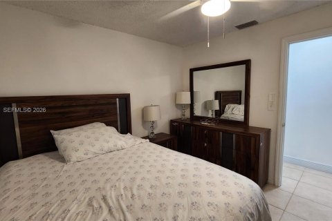 Villa ou maison à vendre à Hollywood, Floride: 3 chambres, 127.74 m2 № 2193950 - photo 18