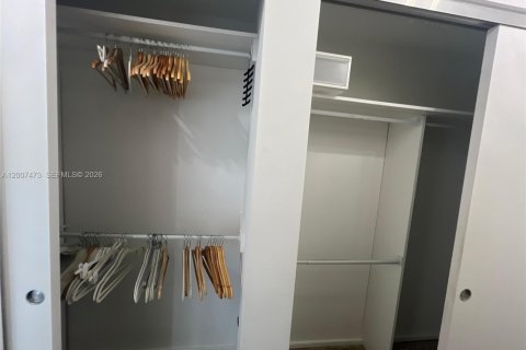 Copropriété à louer à Miami, Floride: 2 chambres, 136.85 m2 № 2145685 - photo 11
