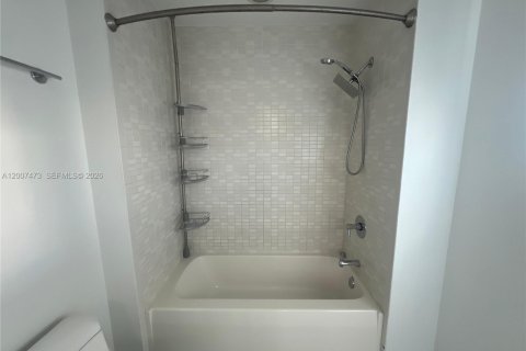 Copropriété à louer à Miami, Floride: 2 chambres, 136.85 m2 № 2145685 - photo 17