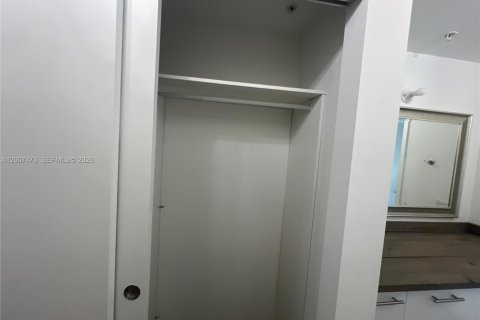 Copropriété à louer à Miami, Floride: 2 chambres, 136.85 m2 № 2145685 - photo 12