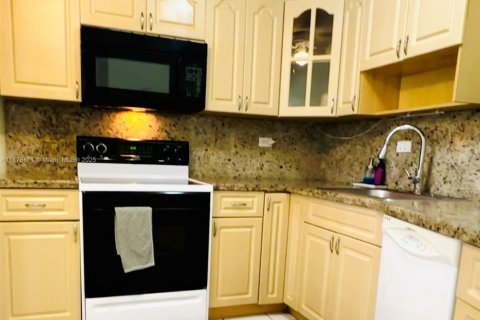 Купить кондоминиум в Майами, Флорида 1 спальня, 96.25м2, № 1931794 - фото 22