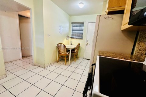 Купить кондоминиум в Майами, Флорида 1 спальня, 96.25м2, № 1931794 - фото 28