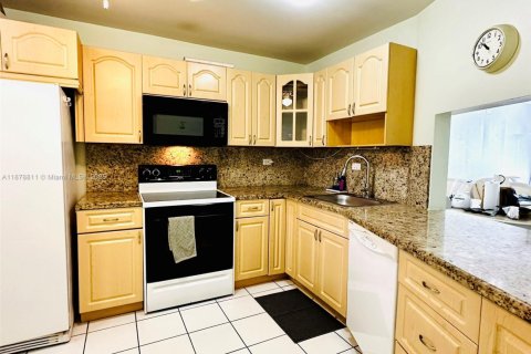 Купить кондоминиум в Майами, Флорида 1 спальня, 96.25м2, № 1931794 - фото 24