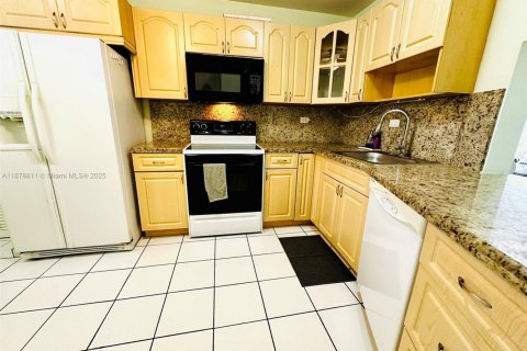 Купить кондоминиум в Майами, Флорида 1 спальня, 96.25м2, № 1931794 - фото 27