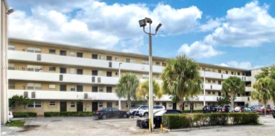 Кондоминиум с 1 спальней в Майами, Флорида № 1931794