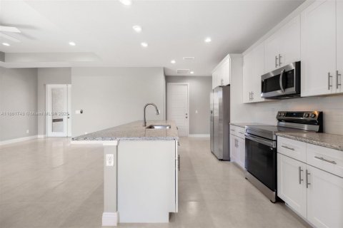 House in LaBelle, Florida 4 bedrooms, 154.4 sq.m. № 2035078 - photo 10