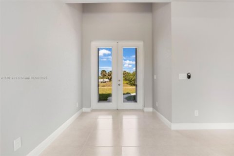 House in LaBelle, Florida 4 bedrooms, 154.4 sq.m. № 2035078 - photo 2