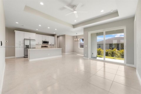 House in LaBelle, Florida 4 bedrooms, 154.4 sq.m. № 2035078 - photo 3