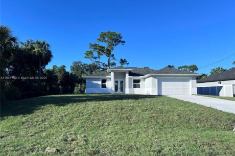 House in LaBelle, Florida 4 bedrooms, 154.4 sq.m. № 2035078