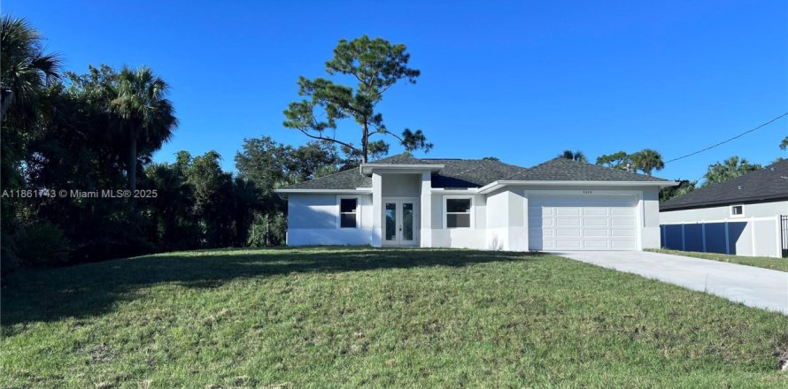 House in LaBelle, Florida 4 bedrooms, 154.4 sq.m. № 2035078