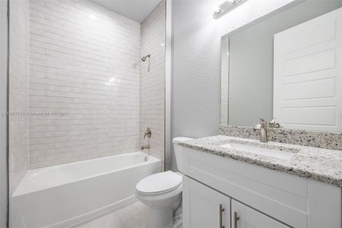 House in LaBelle, Florida 4 bedrooms, 154.4 sq.m. № 2035078 - photo 20