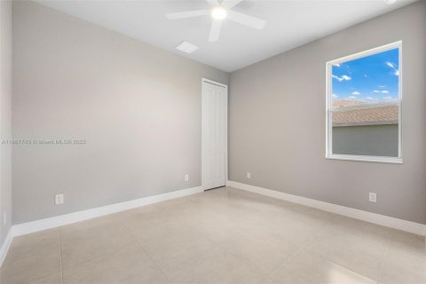 House in LaBelle, Florida 4 bedrooms, 154.4 sq.m. № 2035078 - photo 17