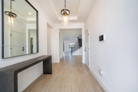 Casa en alquiler en Miami, Florida, 5 dormitorios, 366.5 m2 № 2026885 - foto 4