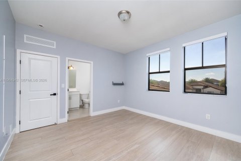 Casa en alquiler en Miami, Florida, 5 dormitorios, 366.5 m2 № 2026885 - foto 24