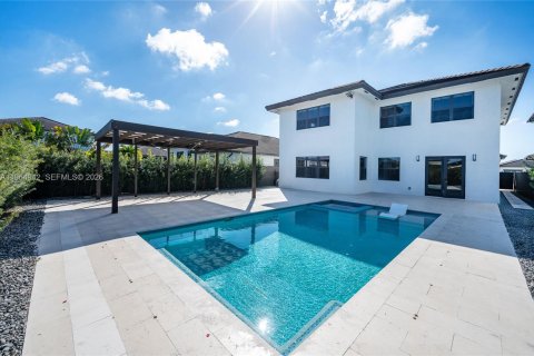 Casa en alquiler en Miami, Florida, 5 dormitorios, 366.5 m2 № 2026885 - foto 2