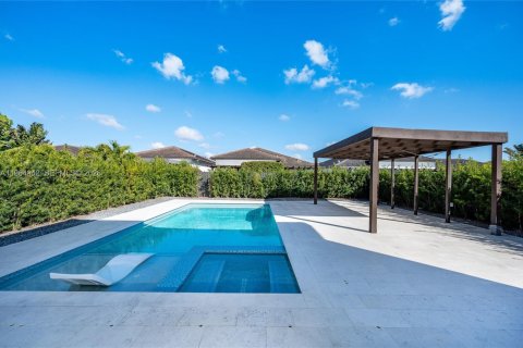 Casa en alquiler en Miami, Florida, 5 dormitorios, 366.5 m2 № 2026885 - foto 3