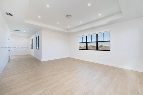 Casa en alquiler en Miami, Florida, 5 dormitorios, 366.5 m2 № 2026885 - foto 19