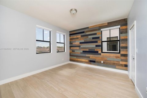 Casa en alquiler en Miami, Florida, 5 dormitorios, 366.5 m2 № 2026885 - foto 23