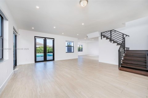 Casa en alquiler en Miami, Florida, 5 dormitorios, 366.5 m2 № 2026885 - foto 9