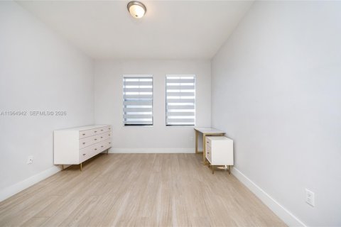 Casa en alquiler en Miami, Florida, 5 dormitorios, 366.5 m2 № 2026885 - foto 30