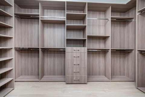 Casa en alquiler en Miami, Florida, 5 dormitorios, 366.5 m2 № 2026885 - foto 18