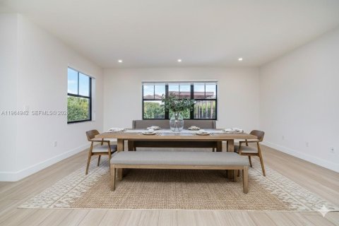 Casa en alquiler en Miami, Florida, 5 dormitorios, 366.5 m2 № 2026885 - foto 12