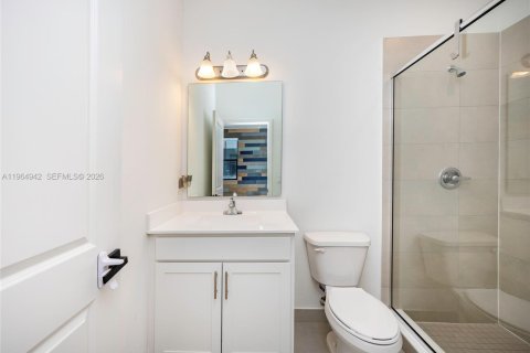 Casa en alquiler en Miami, Florida, 5 dormitorios, 366.5 m2 № 2026885 - foto 25