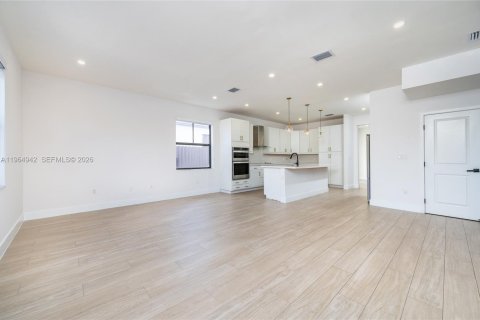 Casa en alquiler en Miami, Florida, 5 dormitorios, 366.5 m2 № 2026885 - foto 13