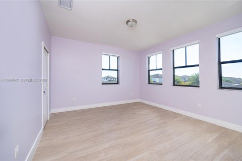 Casa en alquiler en Miami, Florida, 5 dormitorios, 366.5 m2 № 2026885 - foto 27