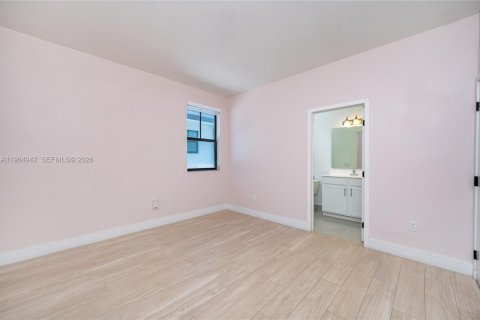 Casa en alquiler en Miami, Florida, 5 dormitorios, 366.5 m2 № 2026885 - foto 21