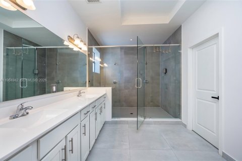 Casa en alquiler en Miami, Florida, 5 dormitorios, 366.5 m2 № 2026885 - foto 17