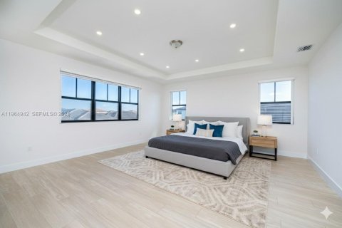 Casa en alquiler en Miami, Florida, 5 dormitorios, 366.5 m2 № 2026885 - foto 16