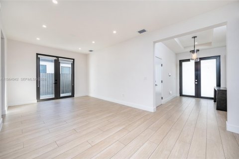 Casa en alquiler en Miami, Florida, 5 dormitorios, 366.5 m2 № 2026885 - foto 8