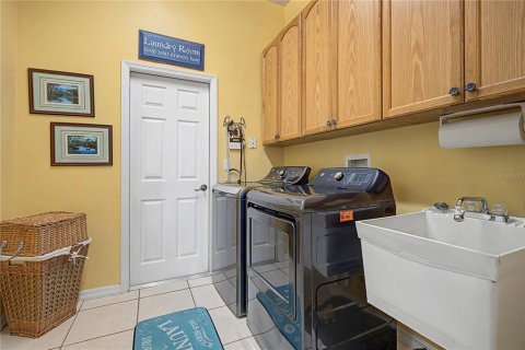 House in Dade City, Florida 4 bedrooms, 254.65 sq.m. № 2259535 - photo 28