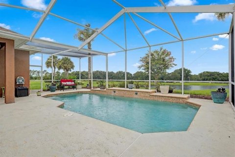 House in Dade City, Florida 4 bedrooms, 254.65 sq.m. № 2259535 - photo 4