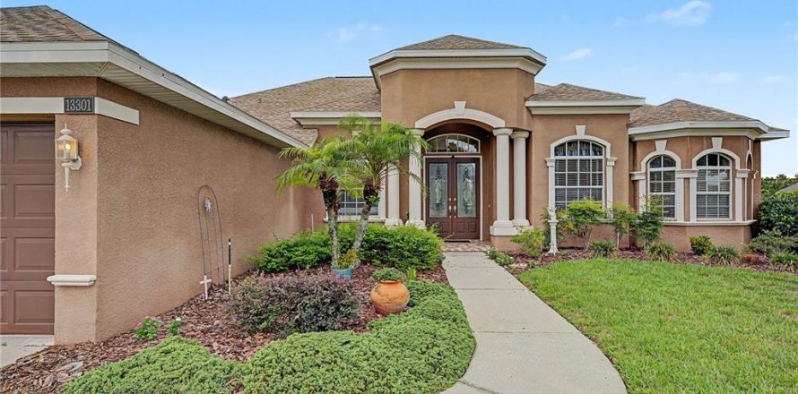 House in Dade City, Florida 4 bedrooms, 254.65 sq.m. № 2259535