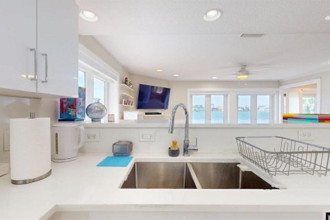 Casa en alquiler en Saint Pete Beach, Florida, 4 dormitorios, 243.59 m2 № 1900237 - foto 24