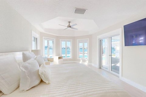 Casa en alquiler en Saint Pete Beach, Florida, 4 dormitorios, 243.59 m2 № 1900237 - foto 4