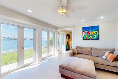 Casa en alquiler en Saint Pete Beach, Florida, 4 dormitorios, 243.59 m2 № 1900237 - foto 28