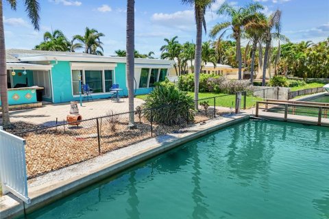House in Treasure Island, Florida 3 bedrooms, 184.69 sq.m. № 1820896 - photo 22