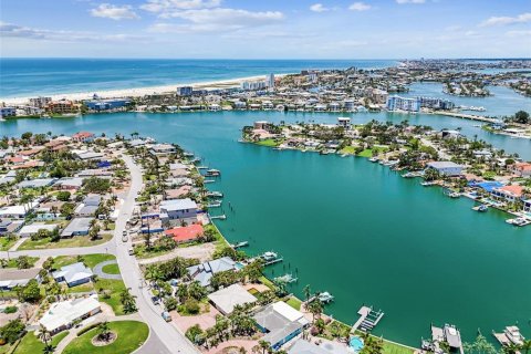 House in Treasure Island, Florida 3 bedrooms, 184.69 sq.m. № 1820896 - photo 4