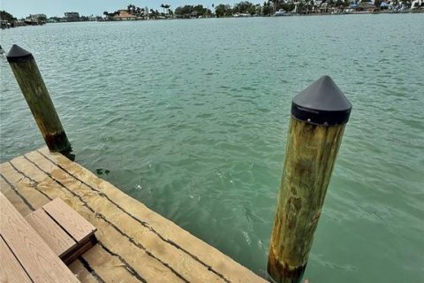House in Treasure Island, Florida 3 bedrooms, 184.69 sq.m. № 1820896 - photo 30