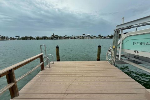House in Treasure Island, Florida 3 bedrooms, 184.69 sq.m. № 1820896 - photo 28