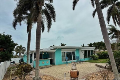 House in Treasure Island, Florida 3 bedrooms, 184.69 sq.m. № 1820896 - photo 26