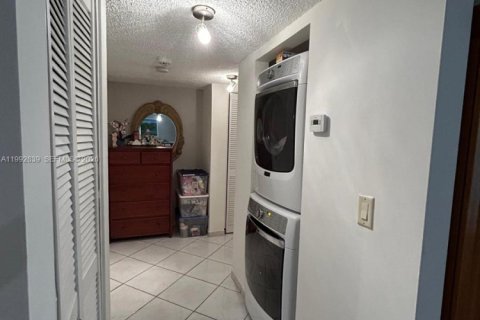 Copropriété à louer à Hialeah, Floride: 2 chambres, 96.43 m2 № 2056743 - photo 6