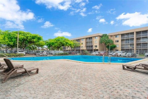 Copropriété à louer à Hialeah, Floride: 2 chambres, 96.43 m2 № 2056743 - photo 12