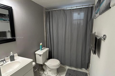 Copropriété à louer à Hialeah, Floride: 2 chambres, 96.43 m2 № 2056743 - photo 4